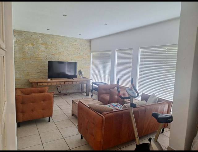 5 BEDROOM HOUSE FOR SALE IN HARTENBOS CENTRAL